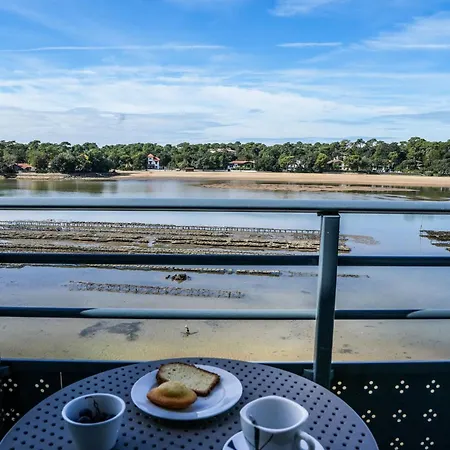 Le Pavillon Bleu מלון 3*