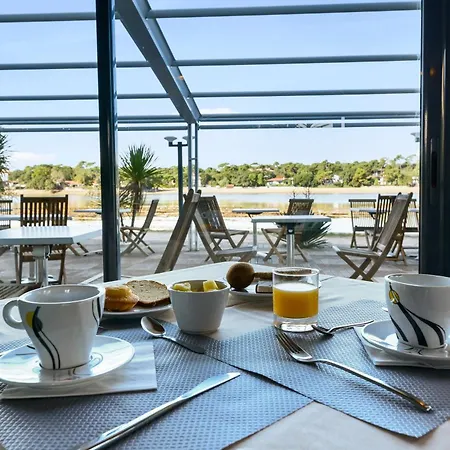 Le Pavillon Bleu 3*