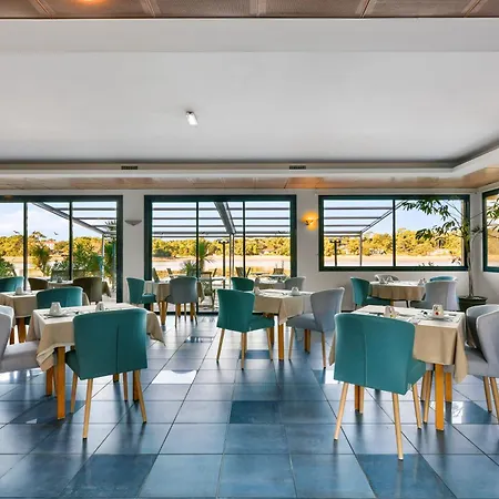 מלון Le Pavillon Bleu 3*