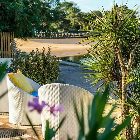 Le Pavillon Bleu מלון 3*
