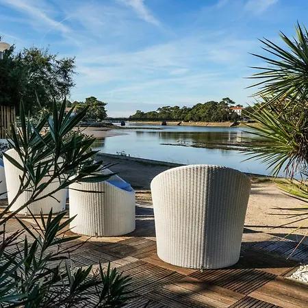 Le Pavillon Bleu מלון