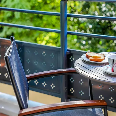 מלון Le Pavillon Bleu 3*
