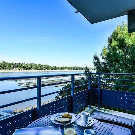 Le Pavillon Bleu מלון 3*