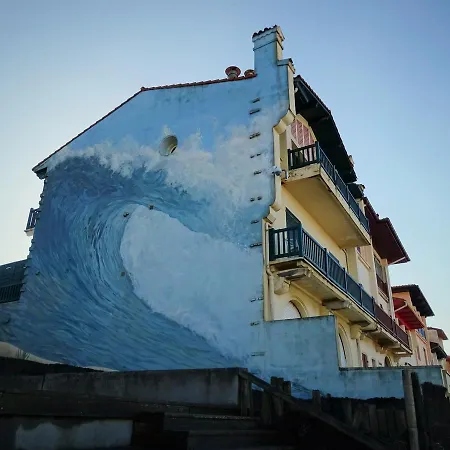 Le Pavillon Bleu מלון