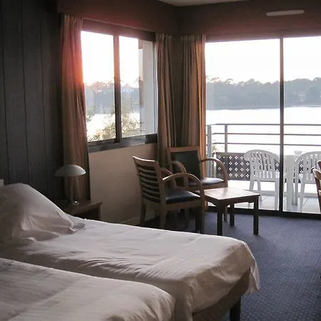 Le Pavillon Bleu מלון 3*