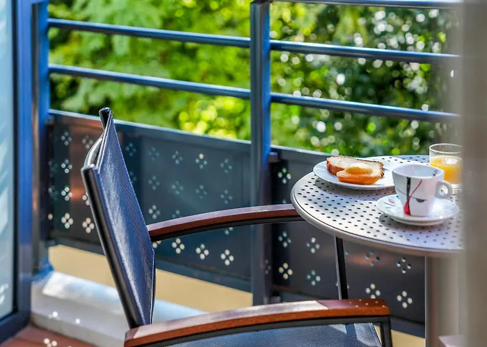 Hotel Le Pavillon Bleu 3*