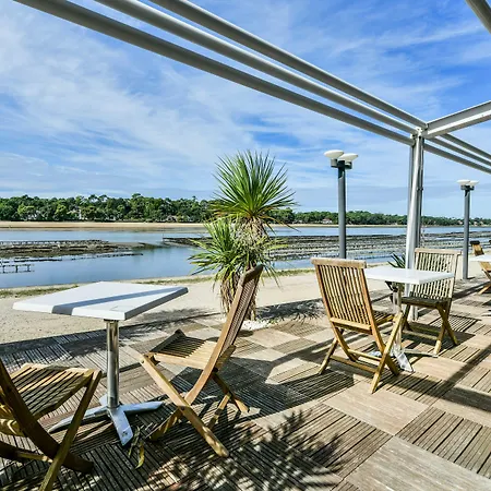 Le Pavillon Bleu מלון 3*