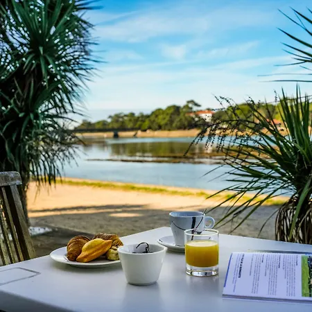 Le Pavillon Bleu מלון