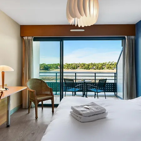 מלון Le Pavillon Bleu 3*