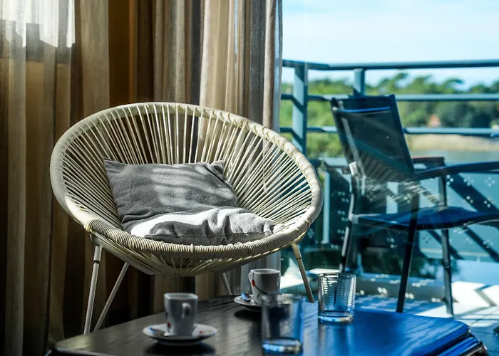 Hotel Le Pavillon Bleu